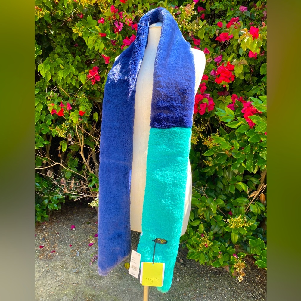 Huereuh color block Y2K velvety long scarf in navy‎ with turquoise.
